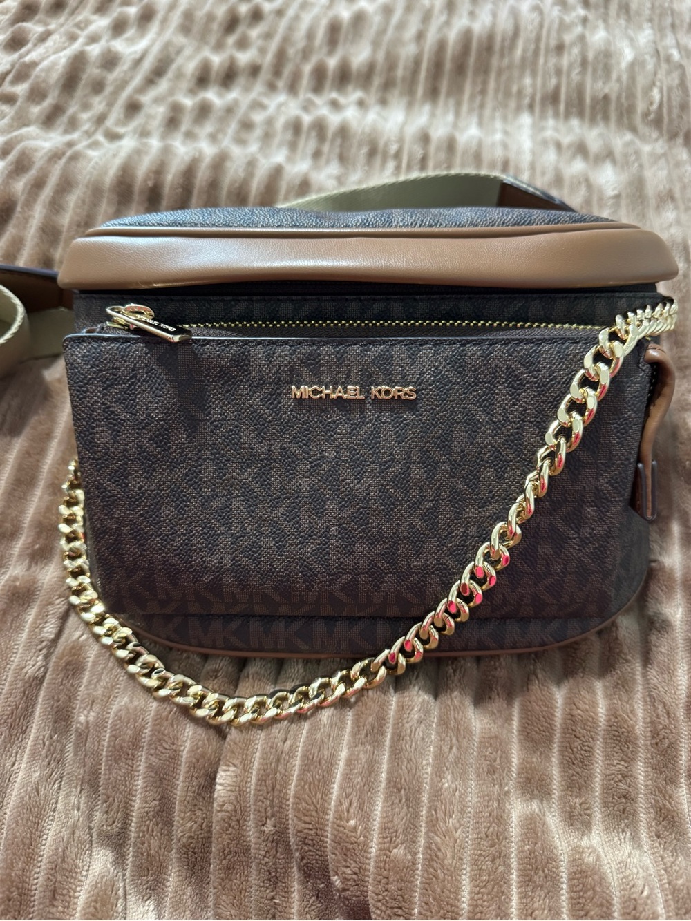 MICHAEL KORS Slater Medium Signature Logo Sling Pack